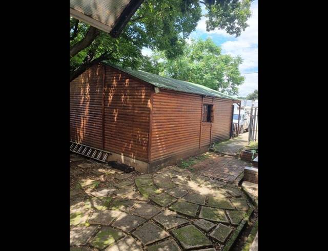 BUSINESS FOR SALE IN SELECTION PARK